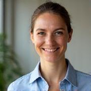Portrait souriant de Laura P., Professeur des écoles, enseignant en ligne.